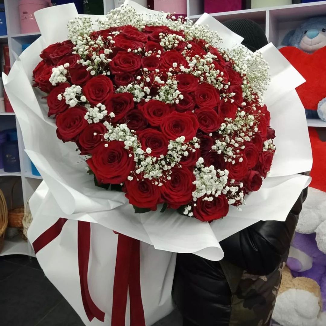 100 Red roses with fillers